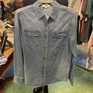a loves a women's large denim shirt